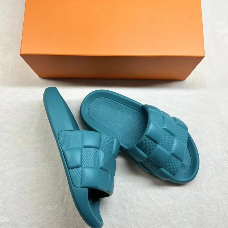 2023 Nieuwkomers Ontwerpers Sandalen Heren Dames Slippers Uitrusting Bodems Strandschoenen Loafers Mode Klassiek Bloemen Brokaat