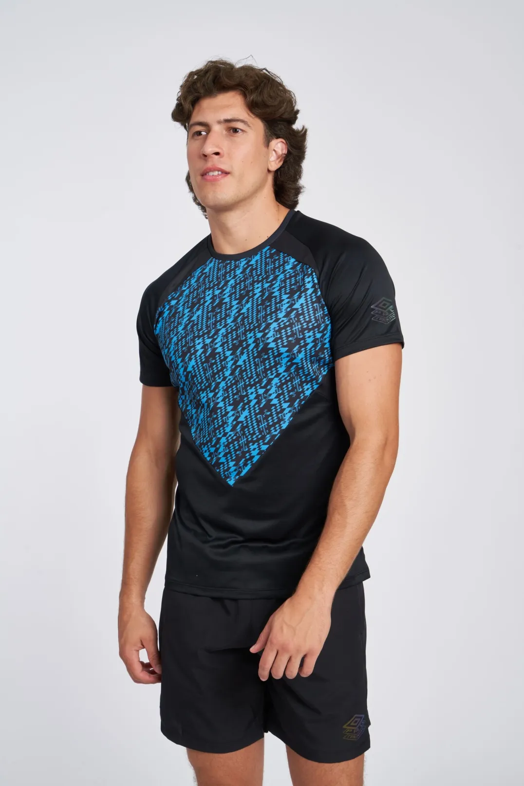 CAMISETA UMBRO PRO TRAINING GRAPHIC JERSEYBLACK / MALIBU BLUE