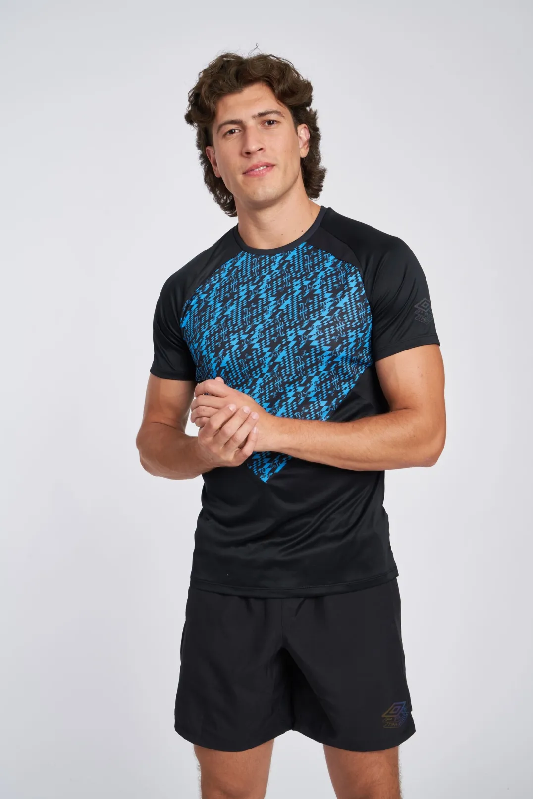 CAMISETA UMBRO PRO TRAINING GRAPHIC JERSEYBLACK / MALIBU BLUE