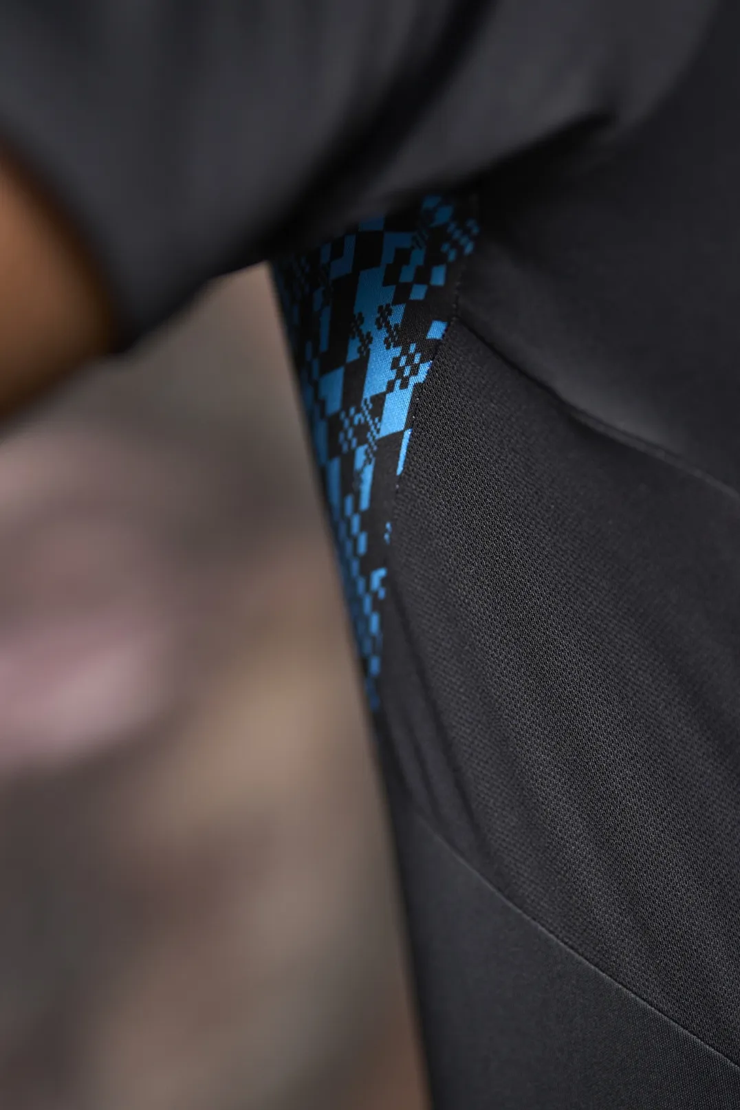 CAMISETA UMBRO PRO TRAINING GRAPHIC JERSEYBLACK / MALIBU BLUE