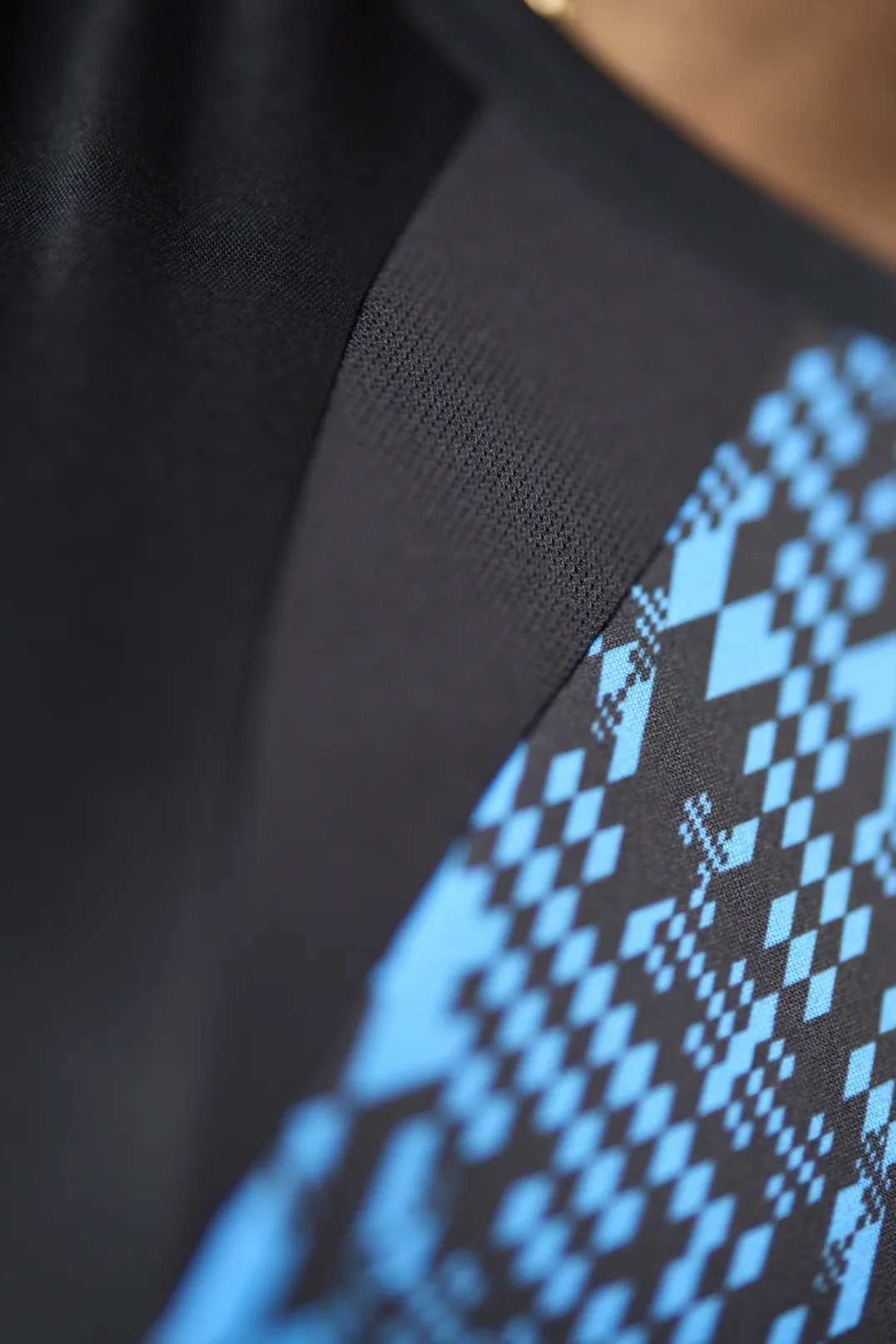 CAMISETA UMBRO PRO TRAINING GRAPHIC JERSEYBLACK / MALIBU BLUE