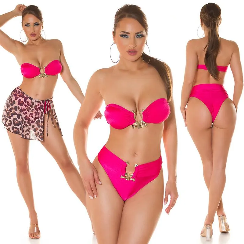 Conjunto bikini y detalles dorados rosa