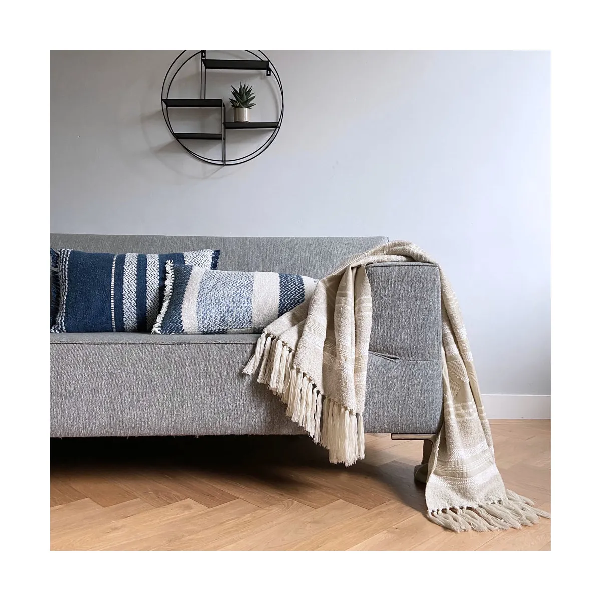 Craft offwhite throw (NEW)