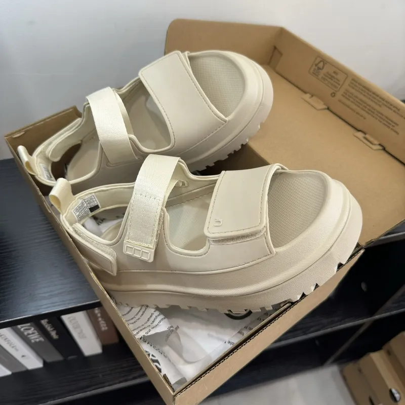 Diseñador Goldenglow Sandals Women Slippers Platform Sandal Sandaly Beach Beach Eva Slides Dad Golden Glow Mules Implaz de agua 