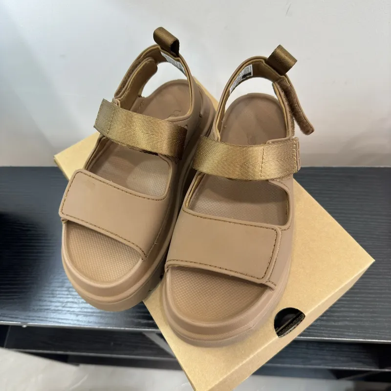 Diseñador Goldenglow Sandals Women Slippers Platform Sandal Sandaly Beach Beach Eva Slides Dad Golden Glow Mules Implaz de agua 