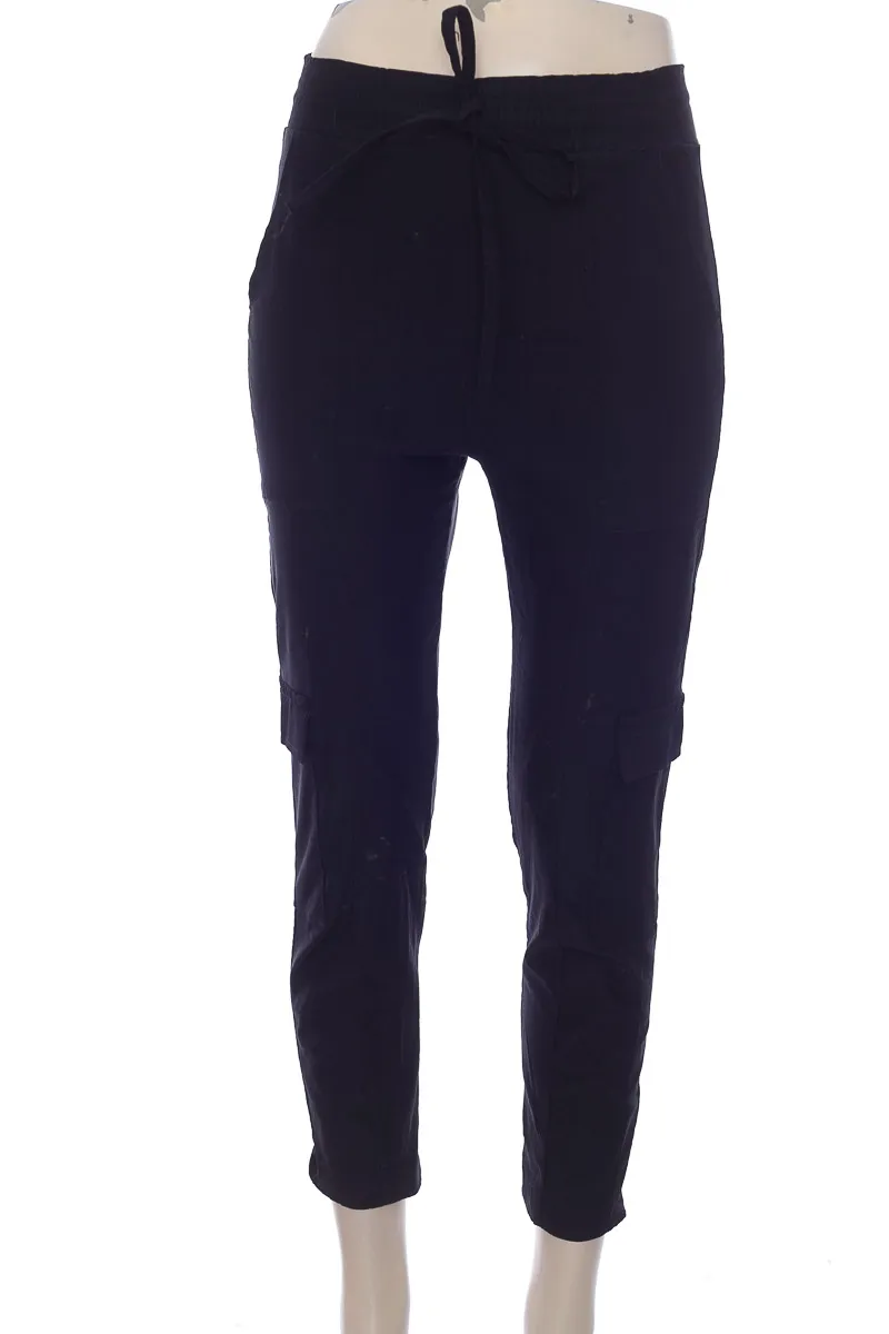 PANTALóN COLOR NEGRO  CLOSEANDO