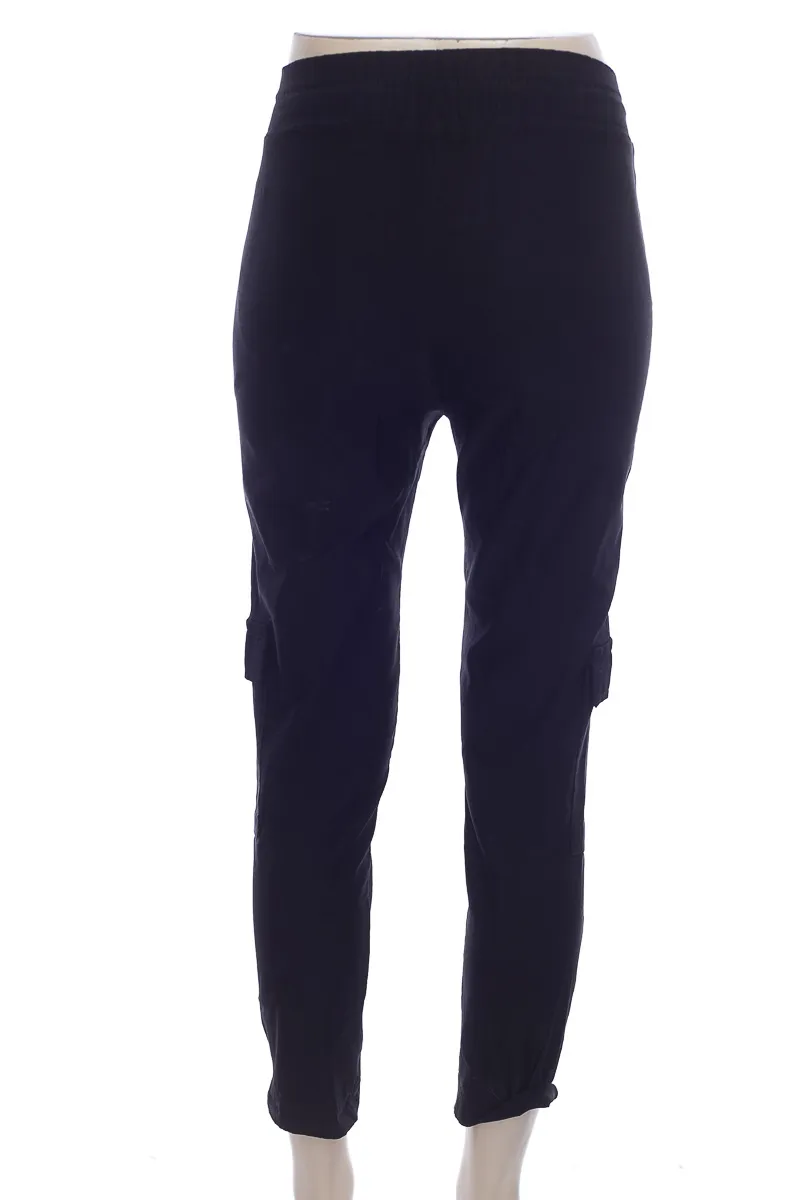 PANTALóN COLOR NEGRO  CLOSEANDO