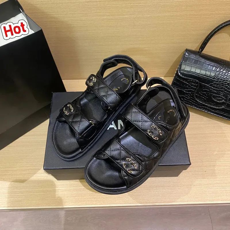 Sandalias de diseñador Mujeres Cristal de ternero Zapatos casuales de cuero Romano Tacón plano Wedge Diamond tejido ES Slippers 