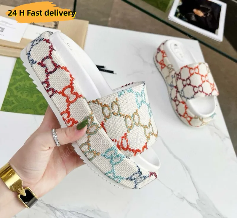 Slippers de diseñador Mujeres Moda de lienzo bordado Sandalias Sandalias Girls de 55 mm Slippre marrón blanco Blanco Slip Flops 