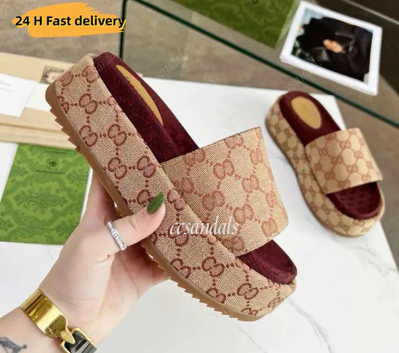 Slippers de diseñador Mujeres Moda de lienzo bordado Sandalias Sandalias Girls de 55 mm Slippre marrón blanco Blanco Slip Flops 