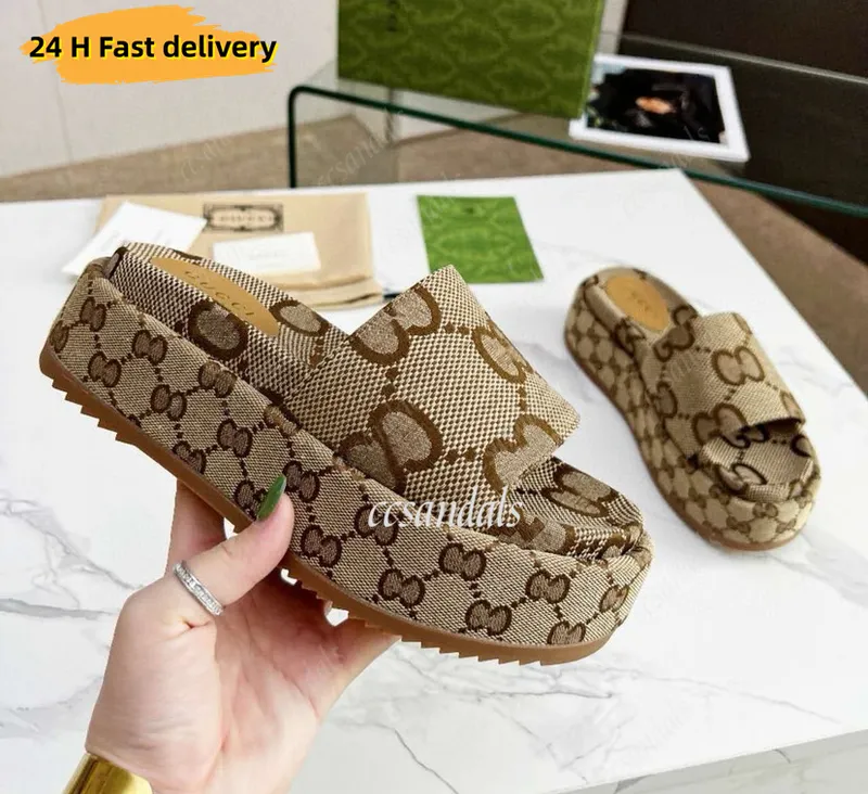Slippers de diseñador Mujeres Moda de lienzo bordado Sandalias Sandalias Girls de 55 mm Slippre marrón blanco Blanco Slip Flops 