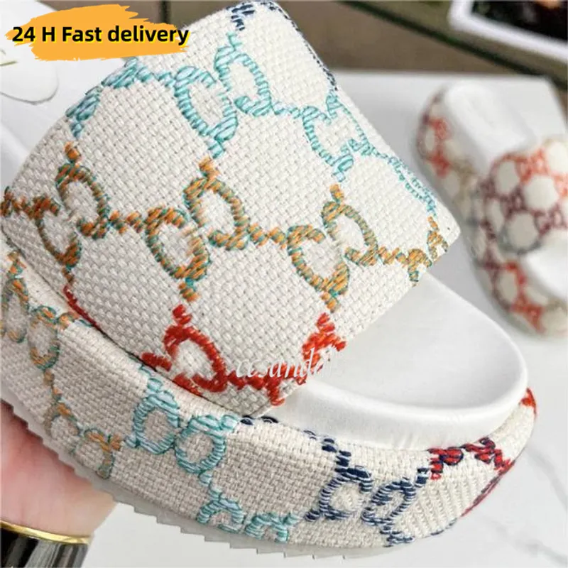 Slippers de diseñador Mujeres Moda de lienzo bordado Sandalias Sandalias Girls de 55 mm Slippre marrón blanco Blanco Slip Flops 