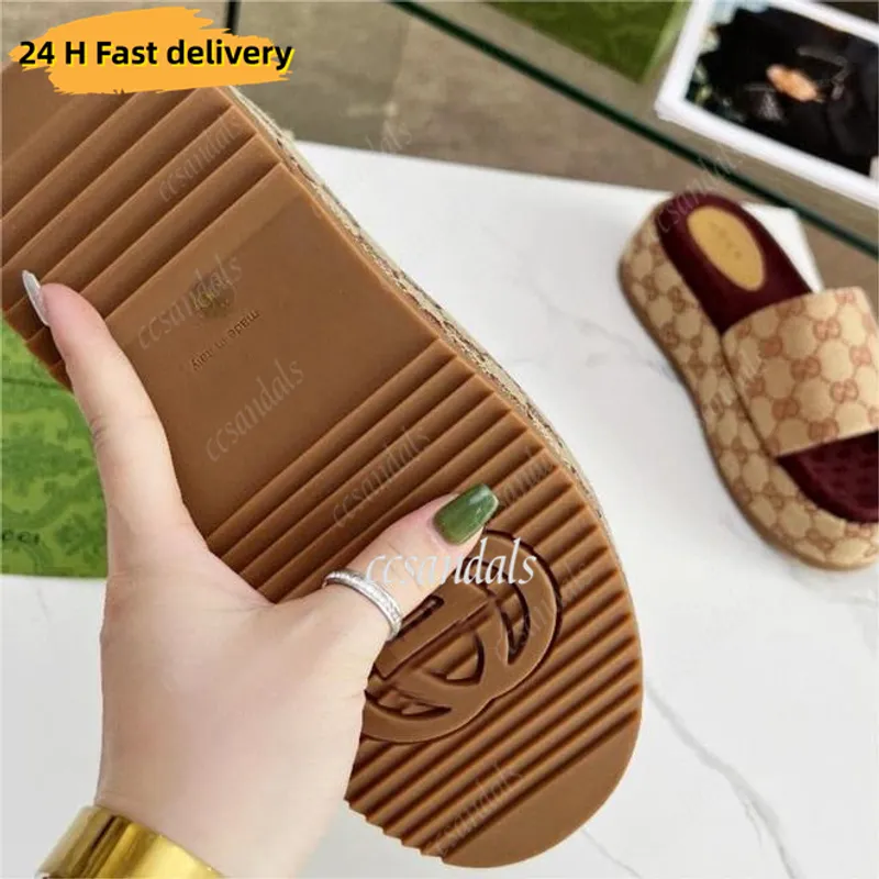 Slippers de diseñador Mujeres Moda de lienzo bordado Sandalias Sandalias Girls de 55 mm Slippre marrón blanco Blanco Slip Flops 
