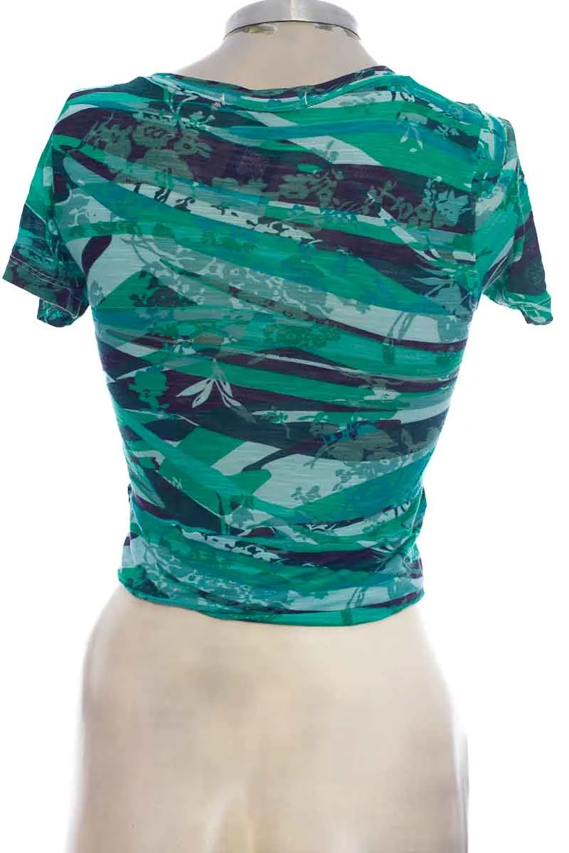 TOP / CAMISETA COLOR VERDE  LAND RELIGION