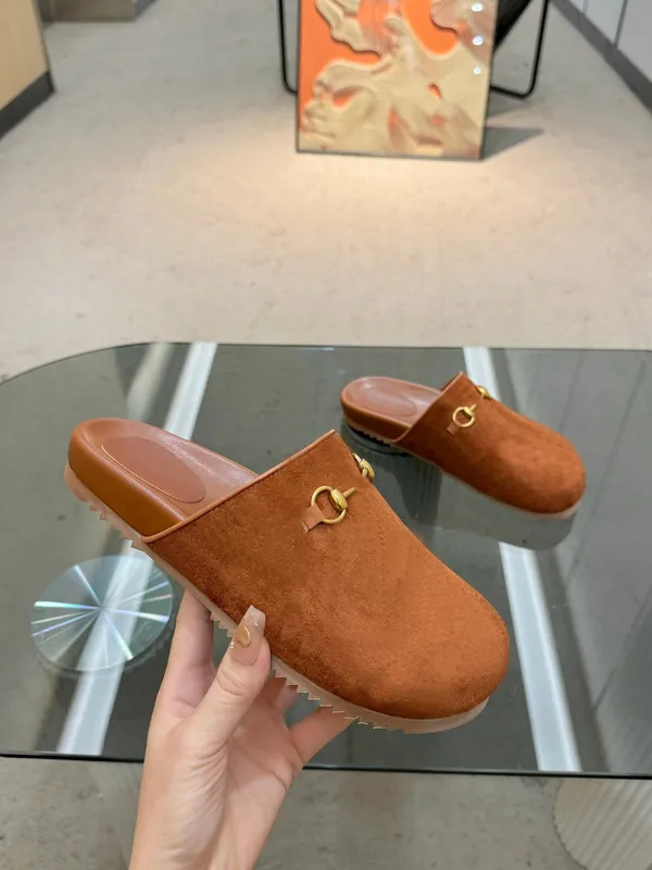 ZAPATOS DE DISEñADOR MULE MULE FASHION FASHION MUJERES SLIPPER LUXURY LEAMED LEED WOOL MEN CANVAS BAOTOU SLIPPERS TAMAñO 3546